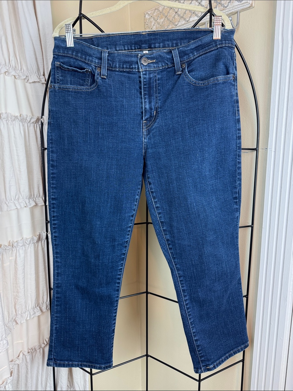 Levi's Women's Dark Blue Cropped Stretch Jeans Size 31